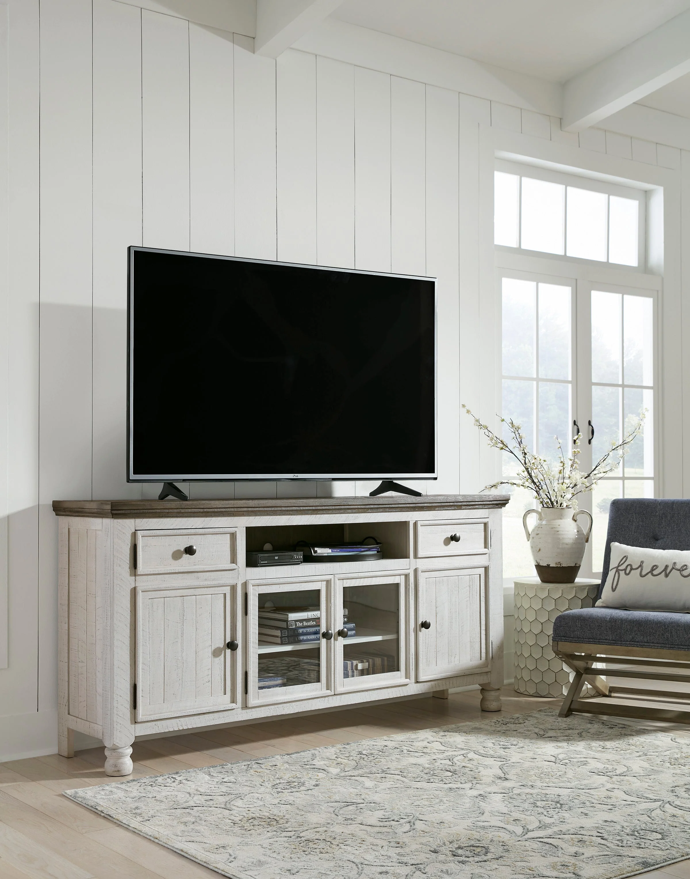 Havana Dual Tone 74 Media Stand